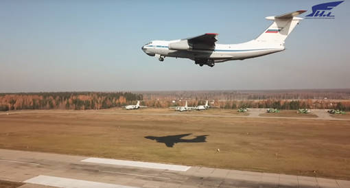 Ngoạn mục cảnh quần thảo trên không của máy bay quân sự Nga Il-76 và A-50
